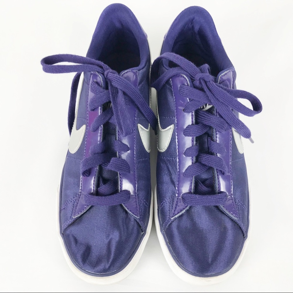 Nike Women’s Sneakers 408182-401, size 8